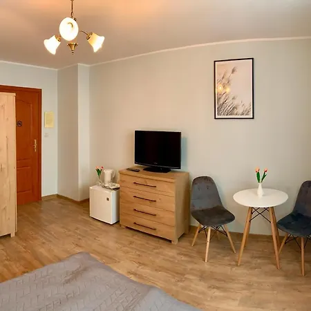 Portowa 35 Проживання в сім'ї *